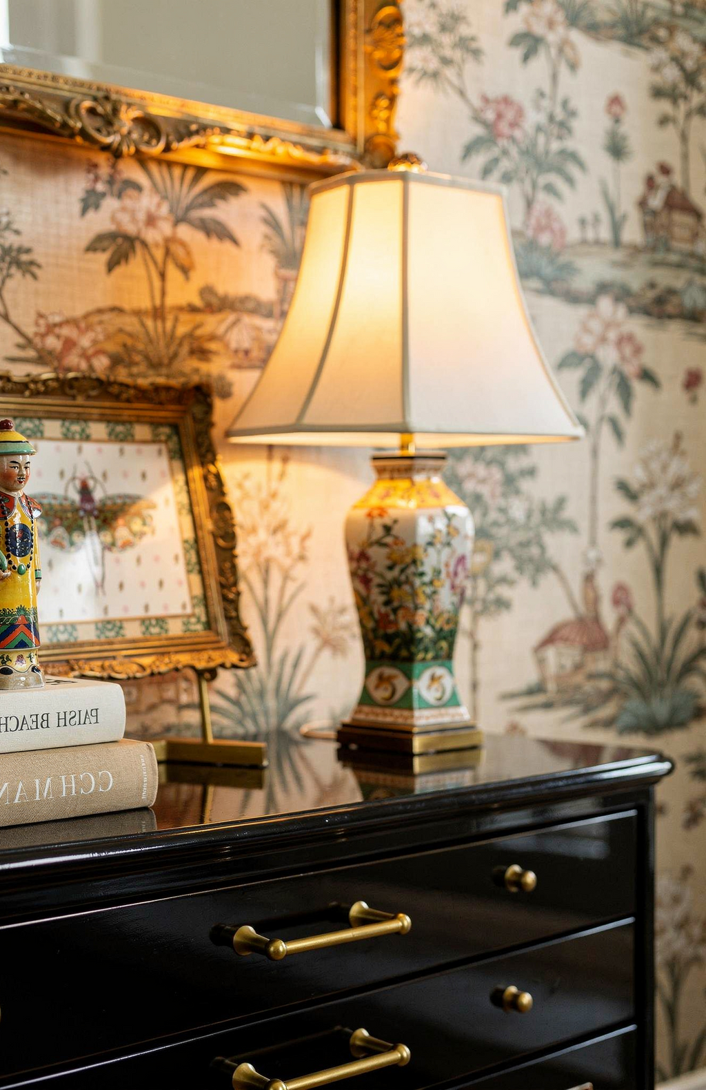 Vintage style Famille Rose Chinoiserie Porcelain Table Lamp