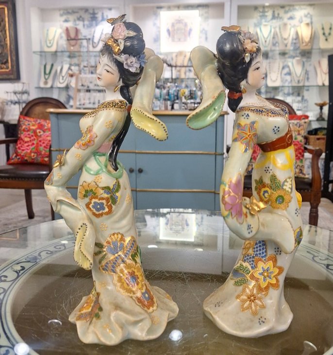Hand-Painted Porcelain Chinese dancing court figurines Decorative Set