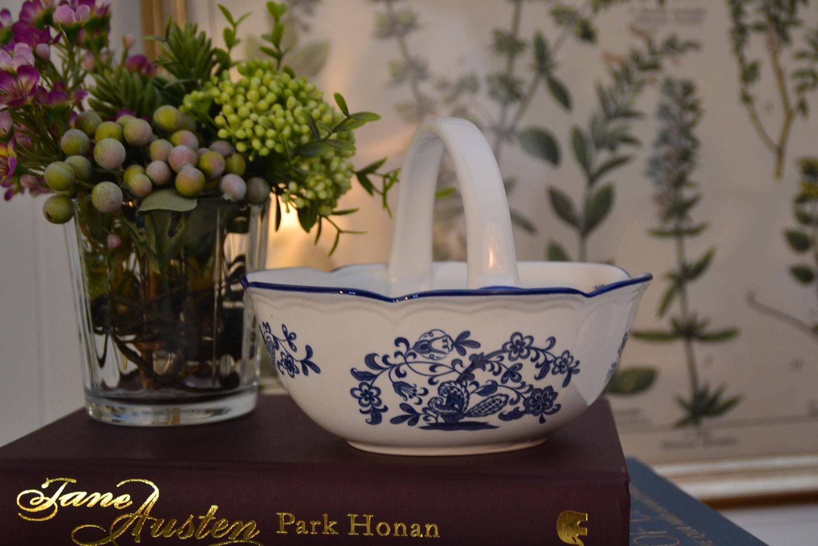 Small Blue and White Porcelain Basket – Japanese-Style Floral Decorative Handle Bowl