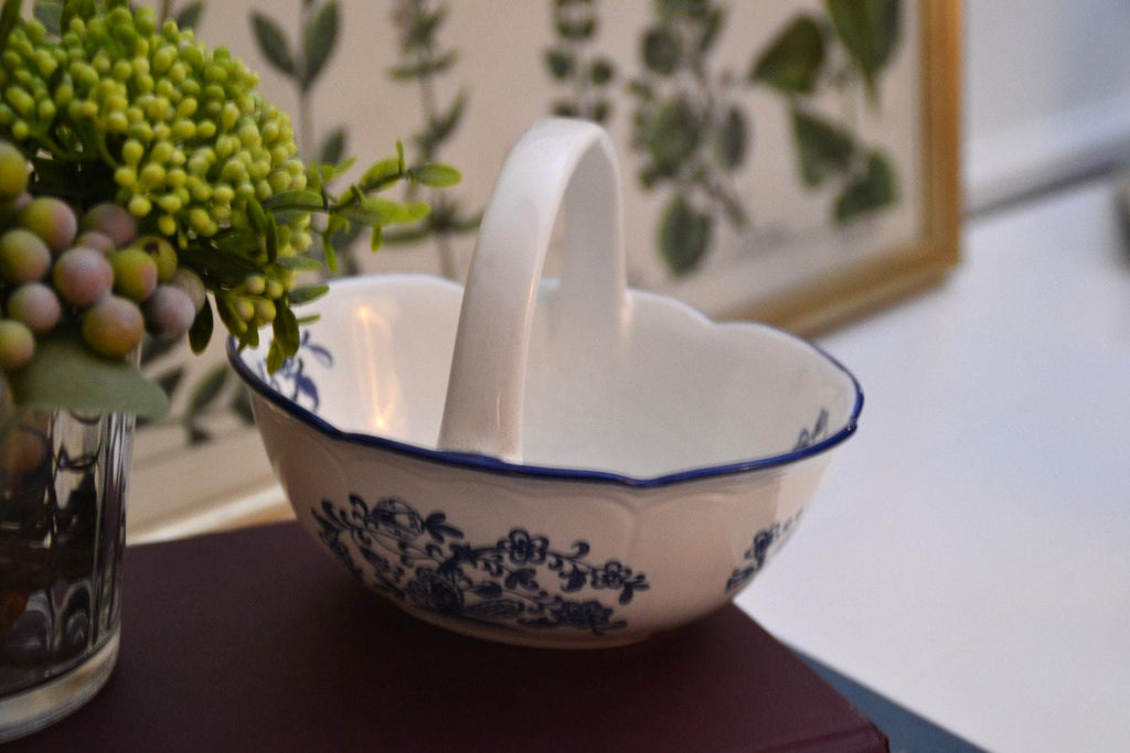 Small Blue and White Porcelain Basket – Japanese-Style Floral Decorative Handle Bowl