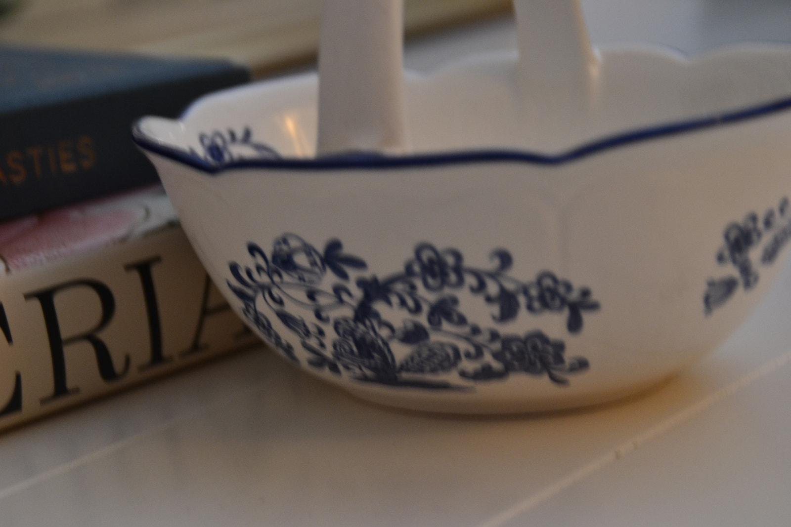 Small Blue and White Porcelain Basket – Japanese-Style Floral Decorative Handle Bowl