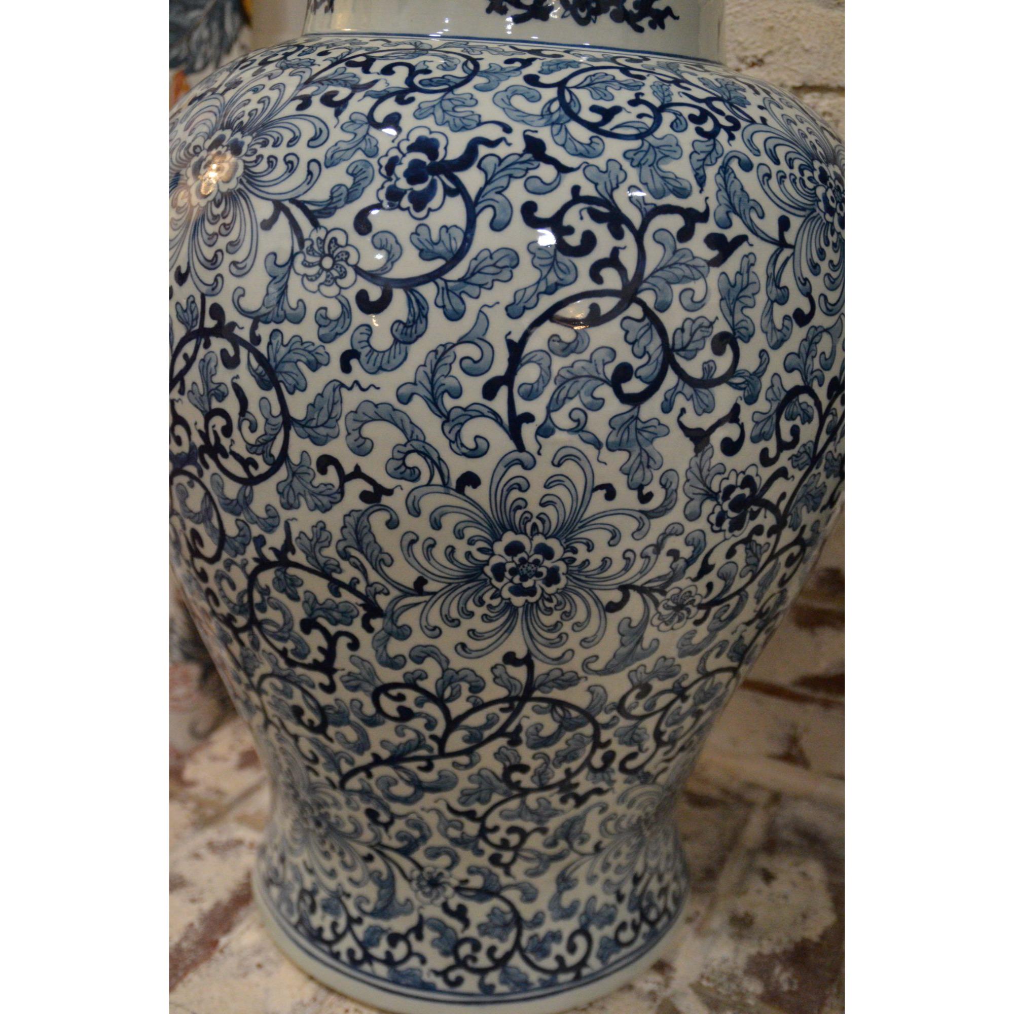Large Chinoiserie Ceramic Asian temple jar : French Style Floral Decor