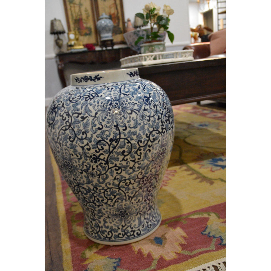 Large Chinoiserie Ceramic Asian temple jar : French Style Floral Decor