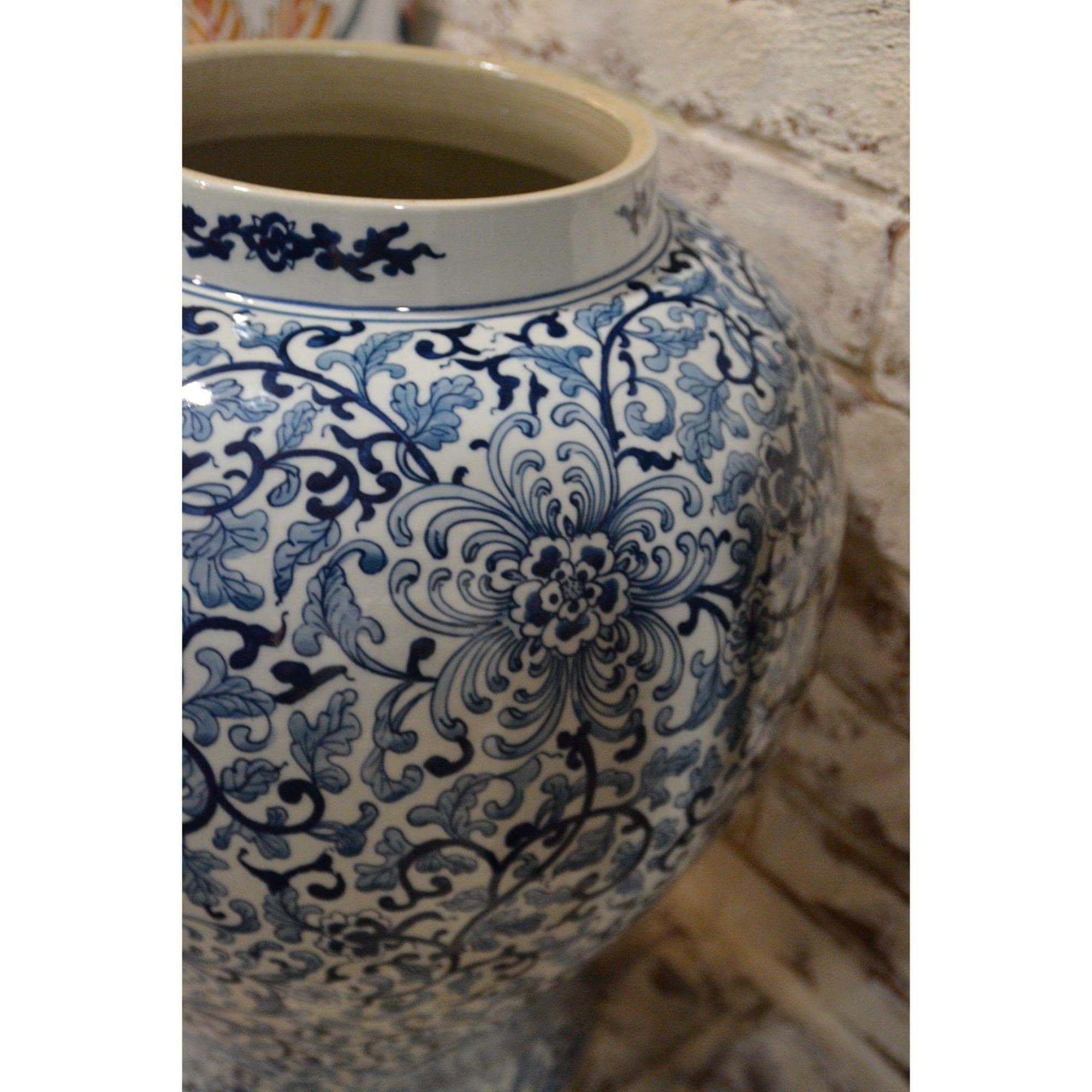 Large Chinoiserie Ceramic Asian temple jar : French Style Floral Decor