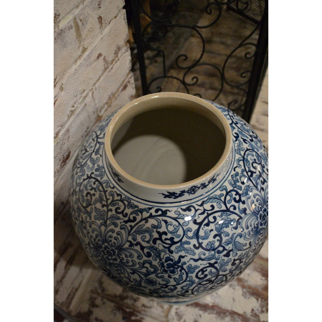 Large Chinoiserie Ceramic Asian temple jar : French Style Floral Decor