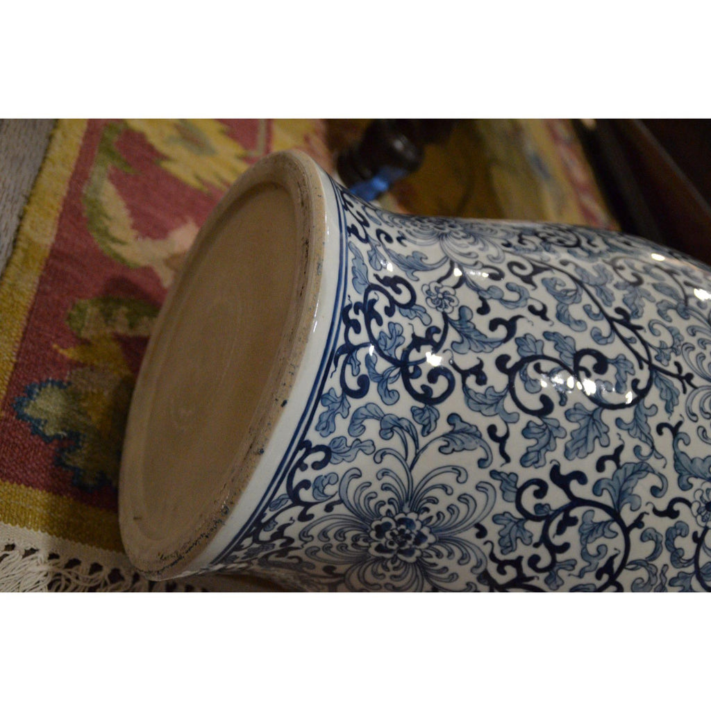 Large Chinoiserie Ceramic Asian temple jar : French Style Floral Decor