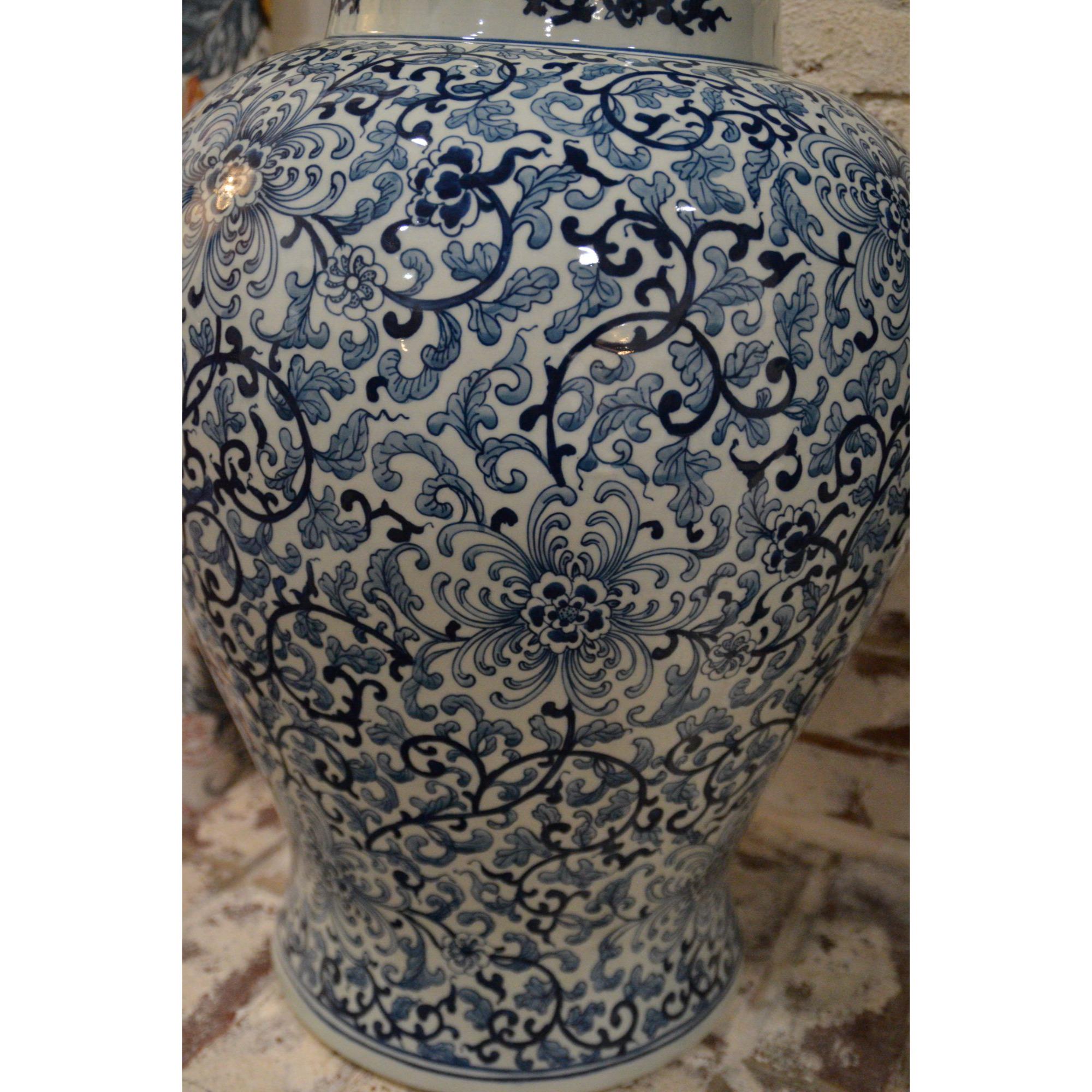 Large Chinoiserie Ceramic Asian temple jar : French Style Floral Decor