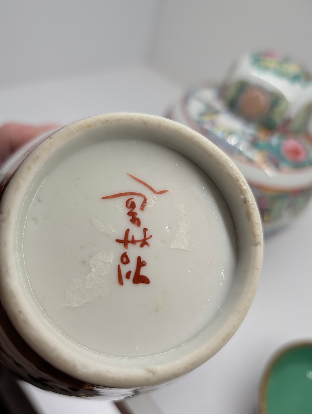 https://chairish-prod.freetls.fastly.net/image/product/master/86d863a0-610c-466f-9b35-2386f8a18744/vintage-chinese-porcelain-ginger-jar-with-lid-famille-rose-bird-and-floral-decor-0586