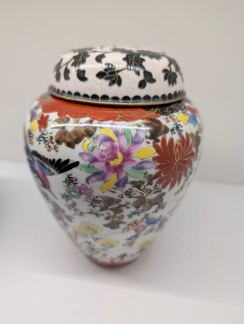 https://chairish-prod.freetls.fastly.net/image/product/master/11899f99-3f1d-4285-b0d9-9ab6ae5b32fe/vintage-chinese-porcelain-ginger-jar-with-lid-famille-rose-bird-and-floral-decor-3945
