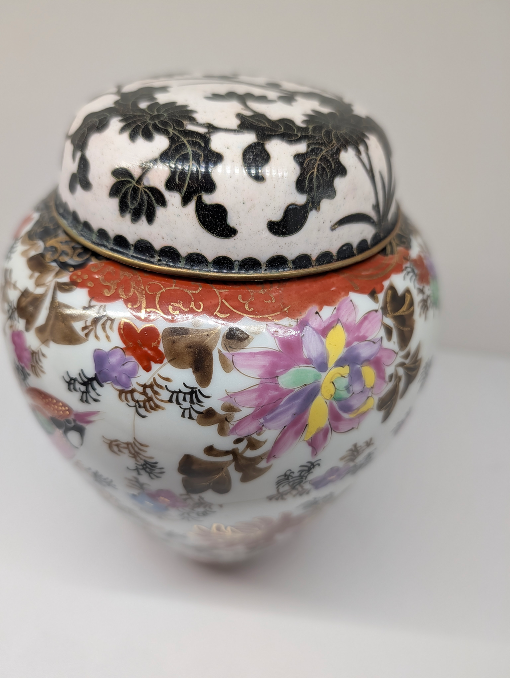 https://chairish-prod.freetls.fastly.net/image/product/master/8ef9ac45-7e1e-449f-841f-dc46d21cc568/vintage-chinese-porcelain-ginger-jar-with-lid-famille-rose-bird-and-floral-decor-6882