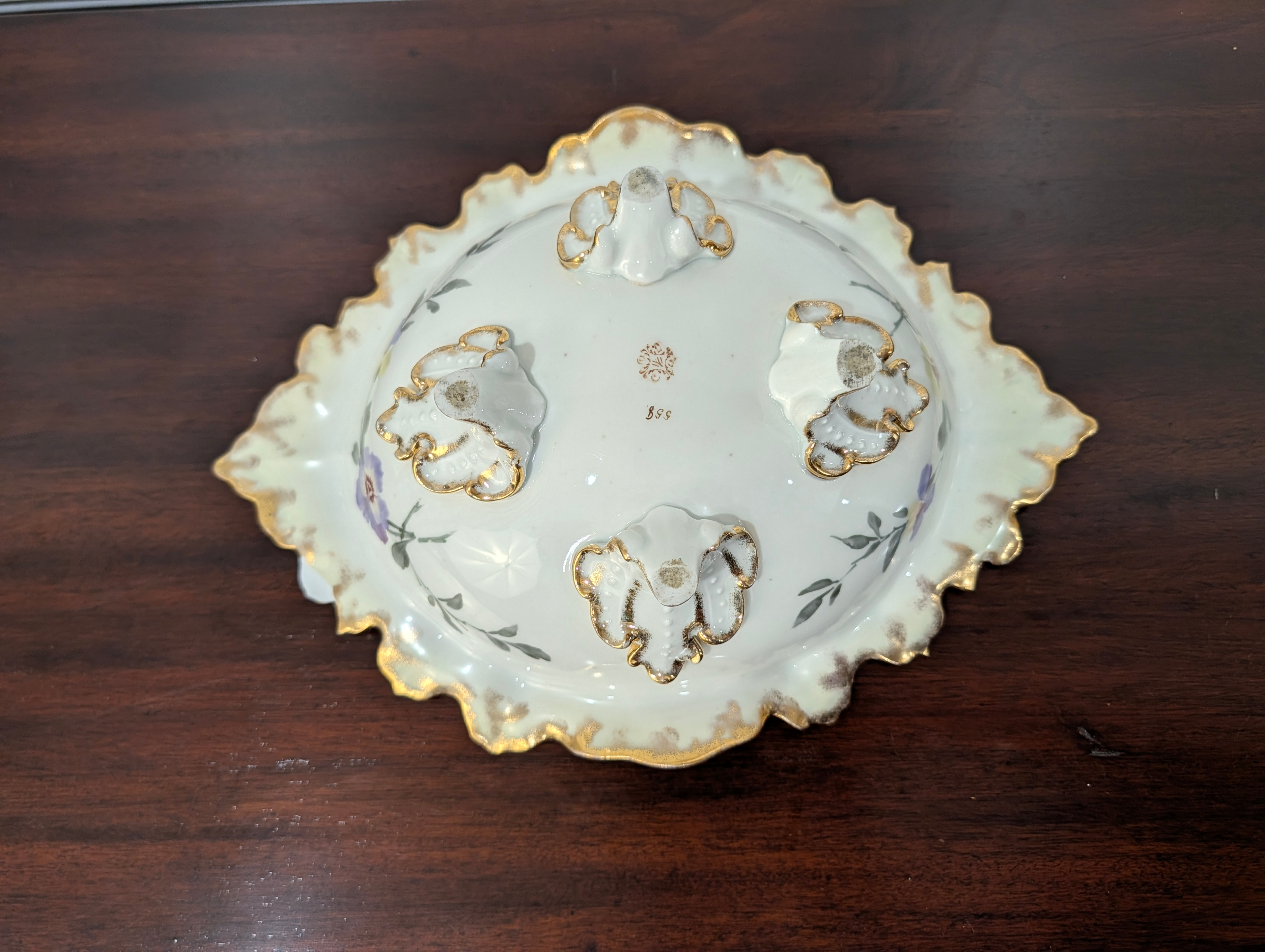 https://chairish-prod.freetls.fastly.net/image/product/master/d5072627-b408-4f5a-8912-e459ffdf1b98/vintage-hand-painted-hollywood-regency-porcelain-centerpiece-bowl-with-gilt-trim-and-floral-motif-3199