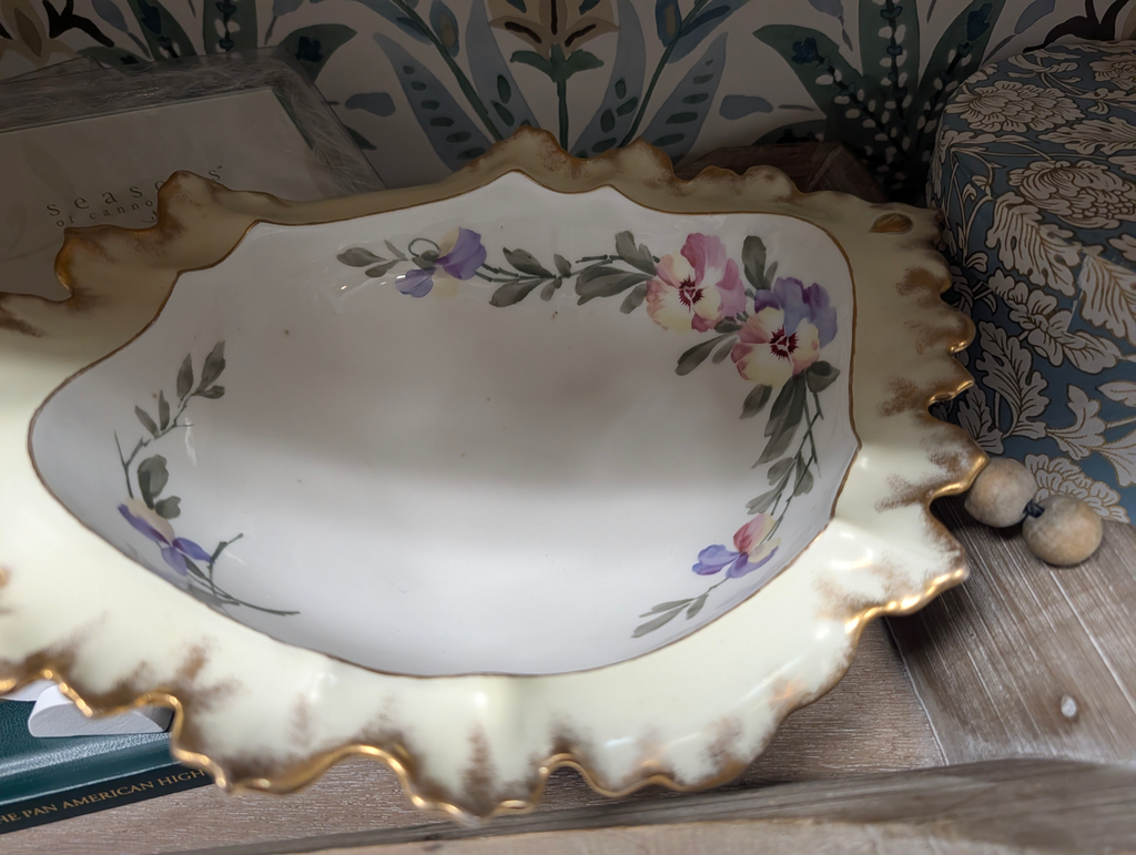 https://chairish-prod.freetls.fastly.net/image/product/master/f1fcbb34-d949-429f-9cf9-a1d33f5ff212/vintage-hand-painted-hollywood-regency-porcelain-centerpiece-bowl-with-gilt-trim-and-floral-motif-7175
