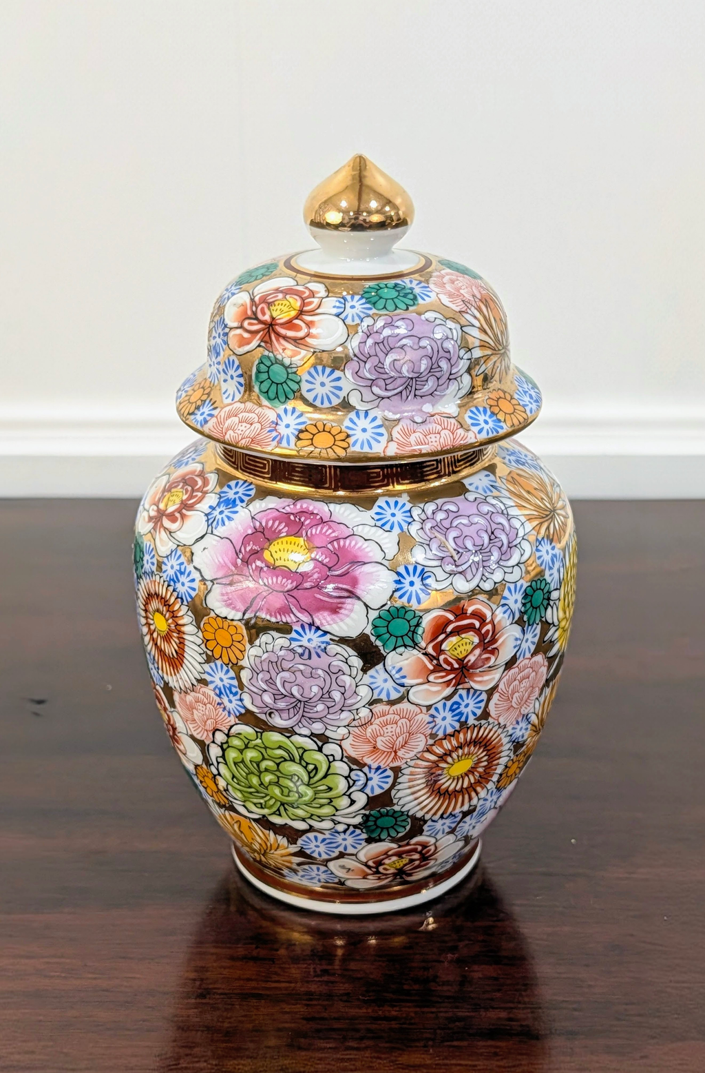 https://chairish-prod.freetls.fastly.net/image/product/master/445c8940-9ab7-455d-bb66-2034b859caa1/vintage-japanese-kutani-style-porcelain-ginger-jar-with-lid-floral-enamel-and-gold-5679